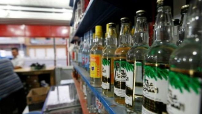 المشروبات الكحولية تتوافر في المحال الصغيرة والحانات في بغداد